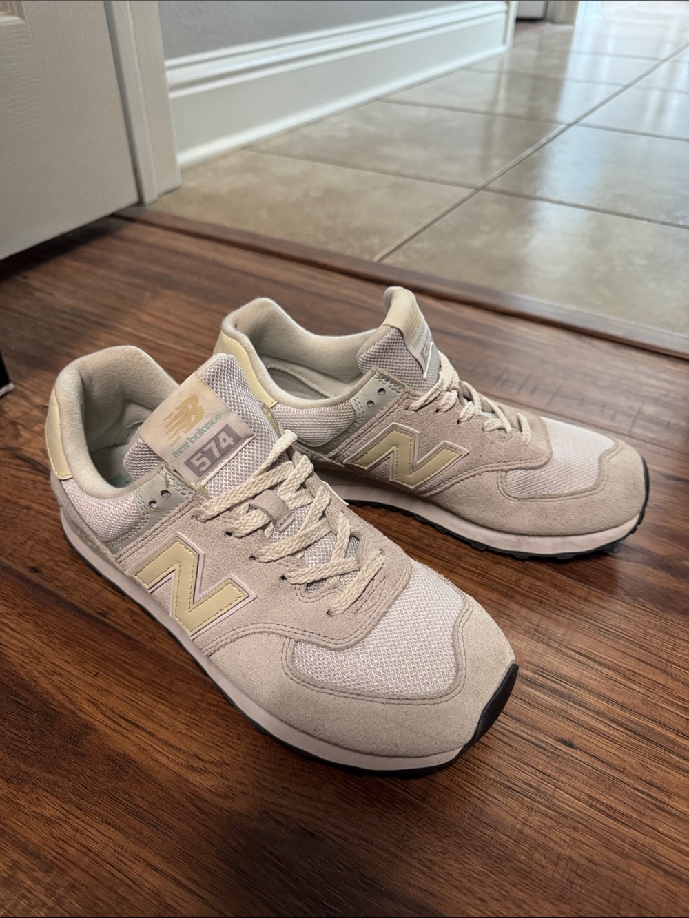 New Balance Women's Sneakers in Light Beige and Pale Yellow